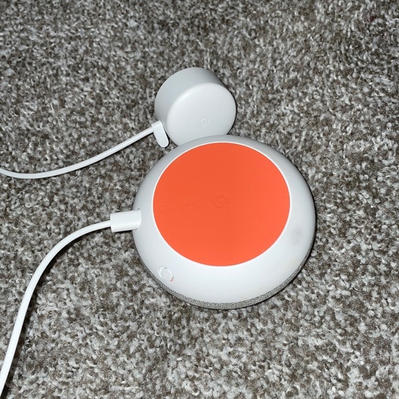 Google Home Mini - Picture 2 of 2